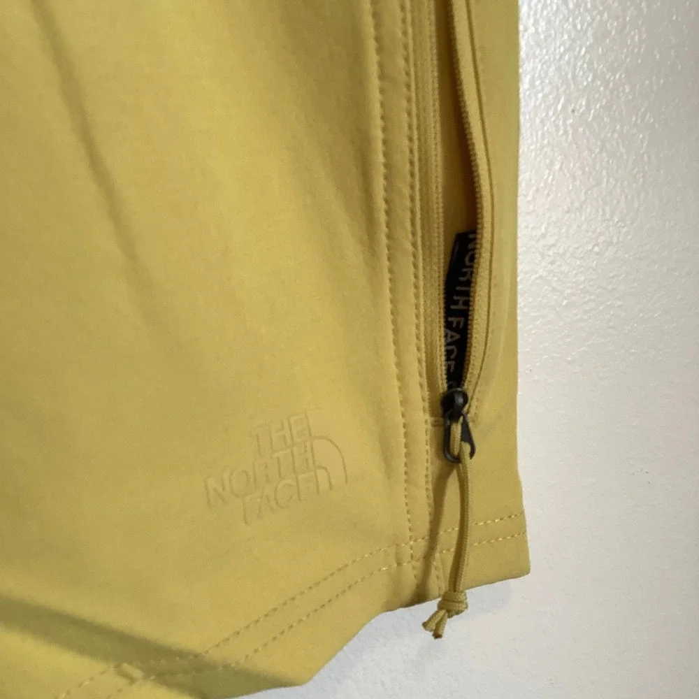 The North Face Rolling Sun Shorts Mens 40‎ Yellow Silt FlashDry NF0A3T2Q Q0A-40